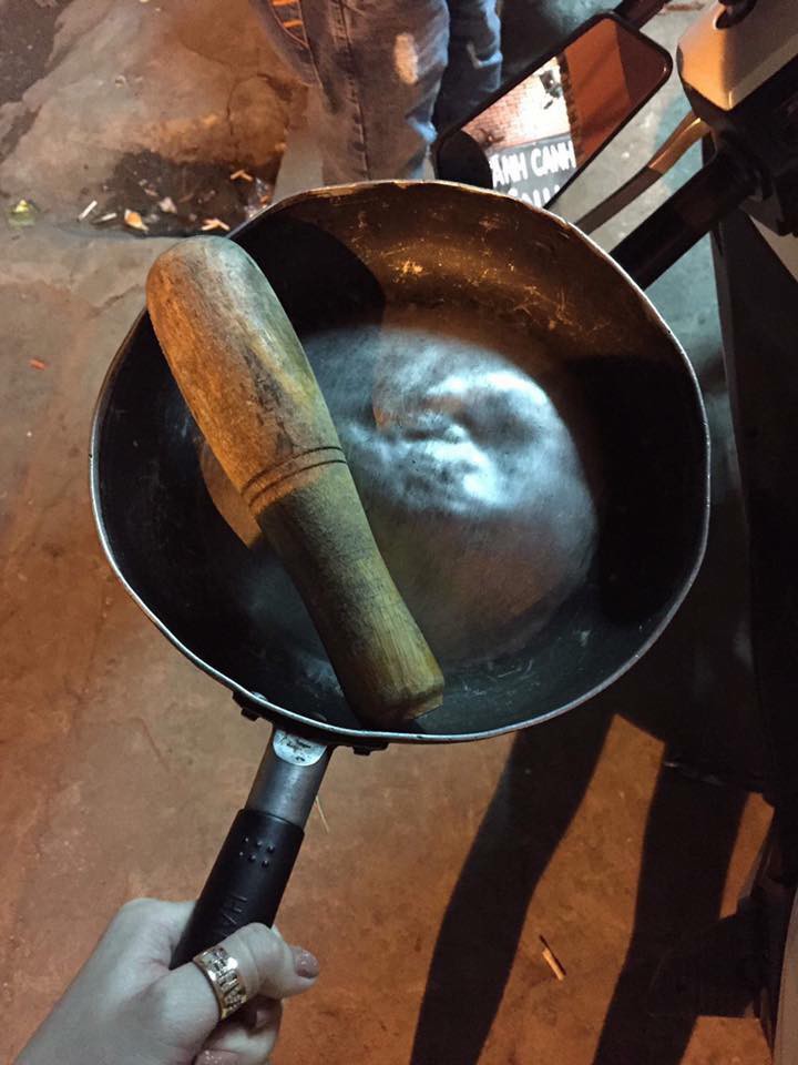 Cư dân mạng kiểm kê thiệt hại về xoong chảo sau đêm ăn mừng chiến thắng của U23 Việt Nam